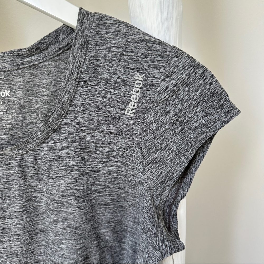 Reebok Heathered Gray Athleisure Short Sleeve Top Size Small - Picture 3 of 8